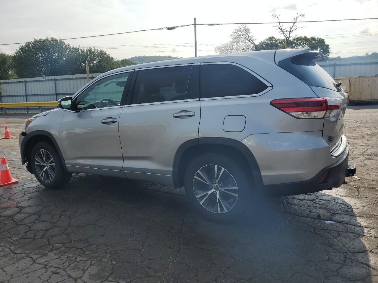 2018 Toyota Highlander Le - Фото 2
