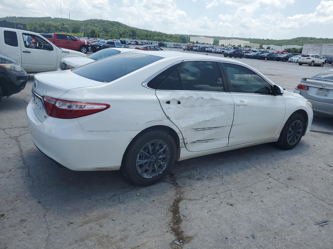 2015 Toyota Camry Le - Image 3