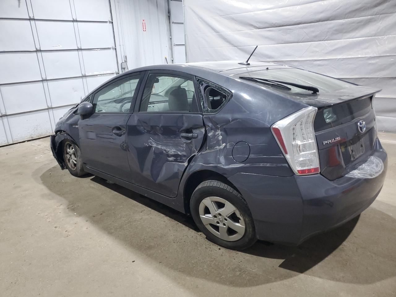 2011 Toyota Prius Two - Фото 2