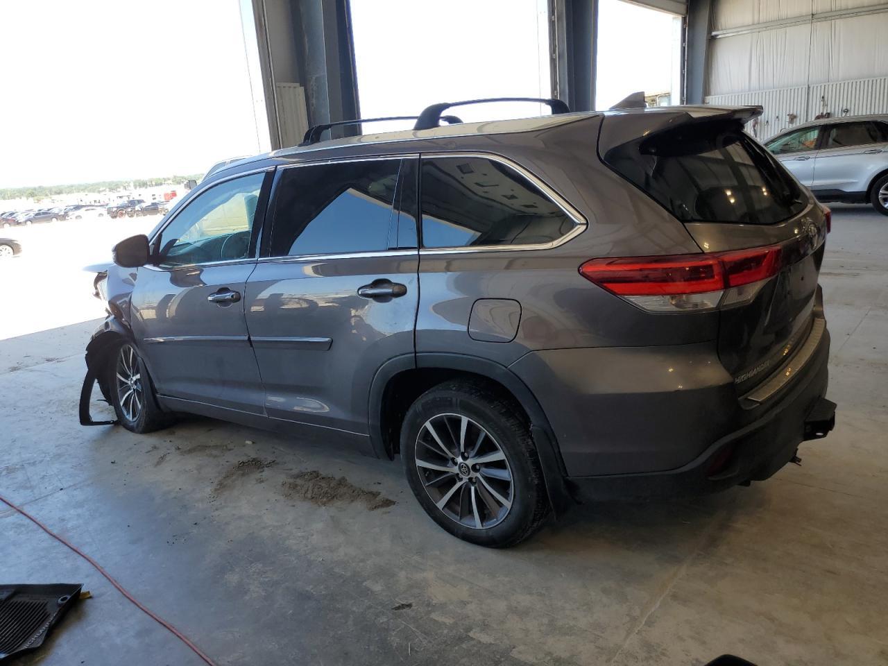 2018 Toyota Highlander Se - Фото 2