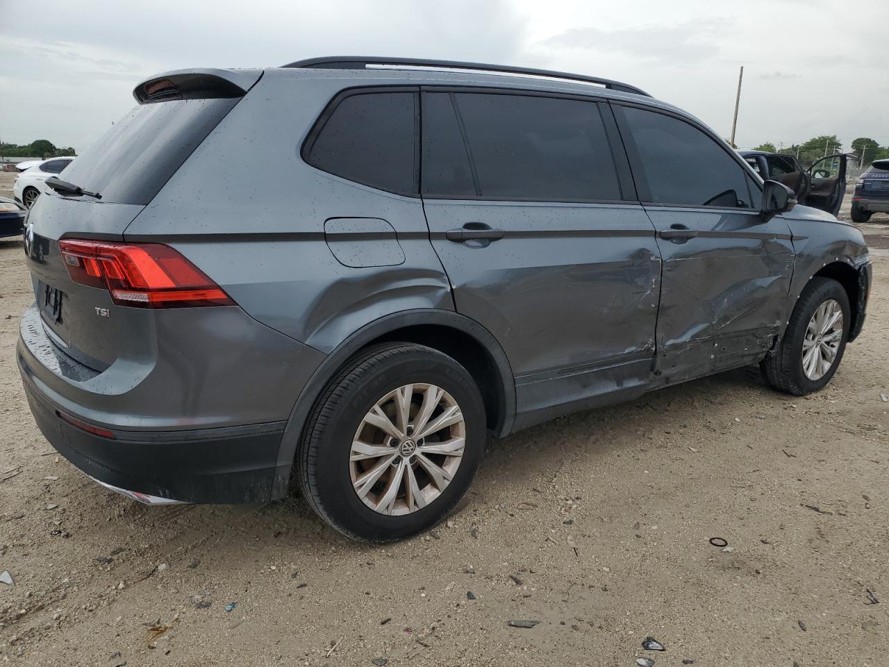 2018 Volkswagen Tiguan - Image 3