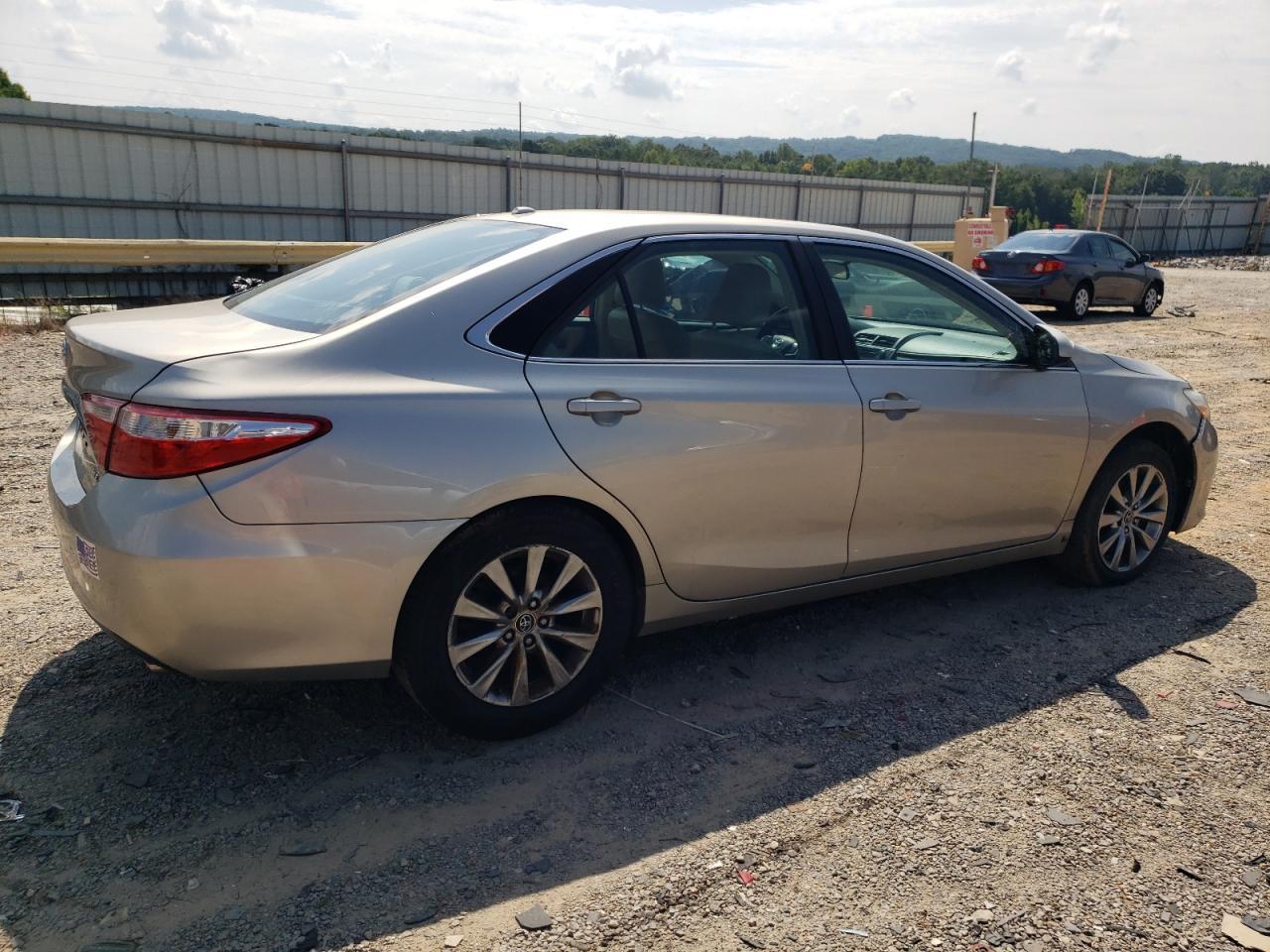 2015 Toyota Camry Le - Фото 3