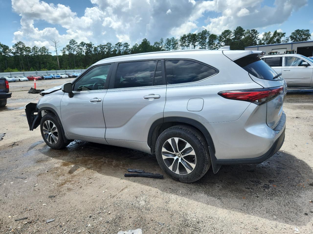 2023 Toyota Highlander L - Фото 2