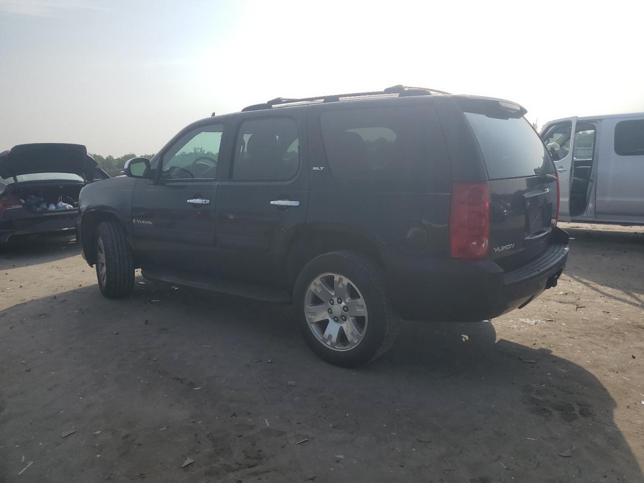 2007 GMC Yukon - Image 2