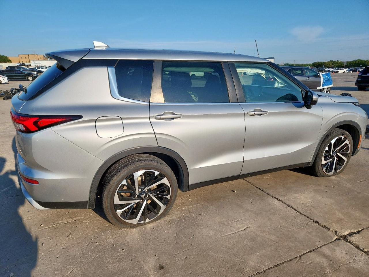 2022 Mitsubishi Outlander Se - Фото 3