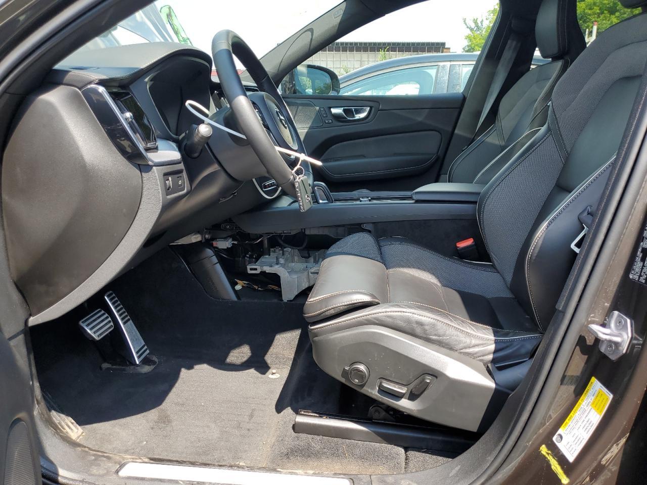 2022 Volvo Xc60 B6 R-Design - Image 7