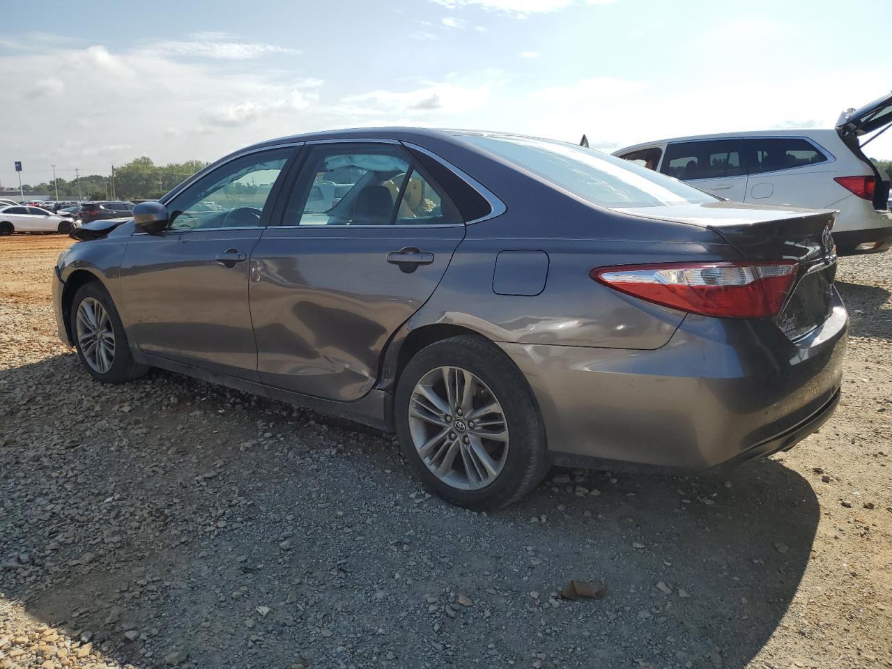 2017 Toyota Camry Le - Фото 2