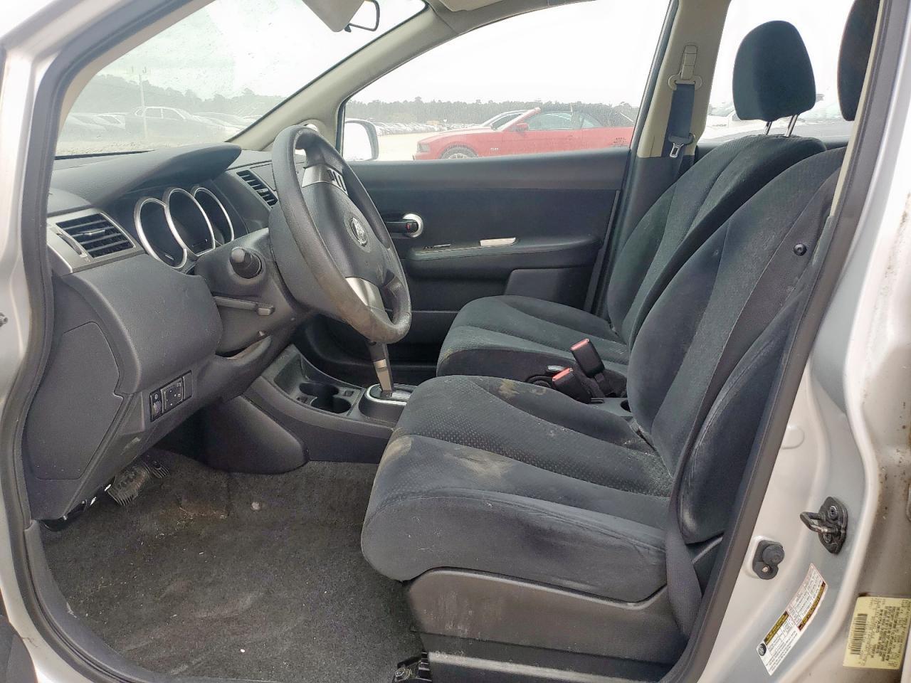 2010 Nissan Versa - Фото 7