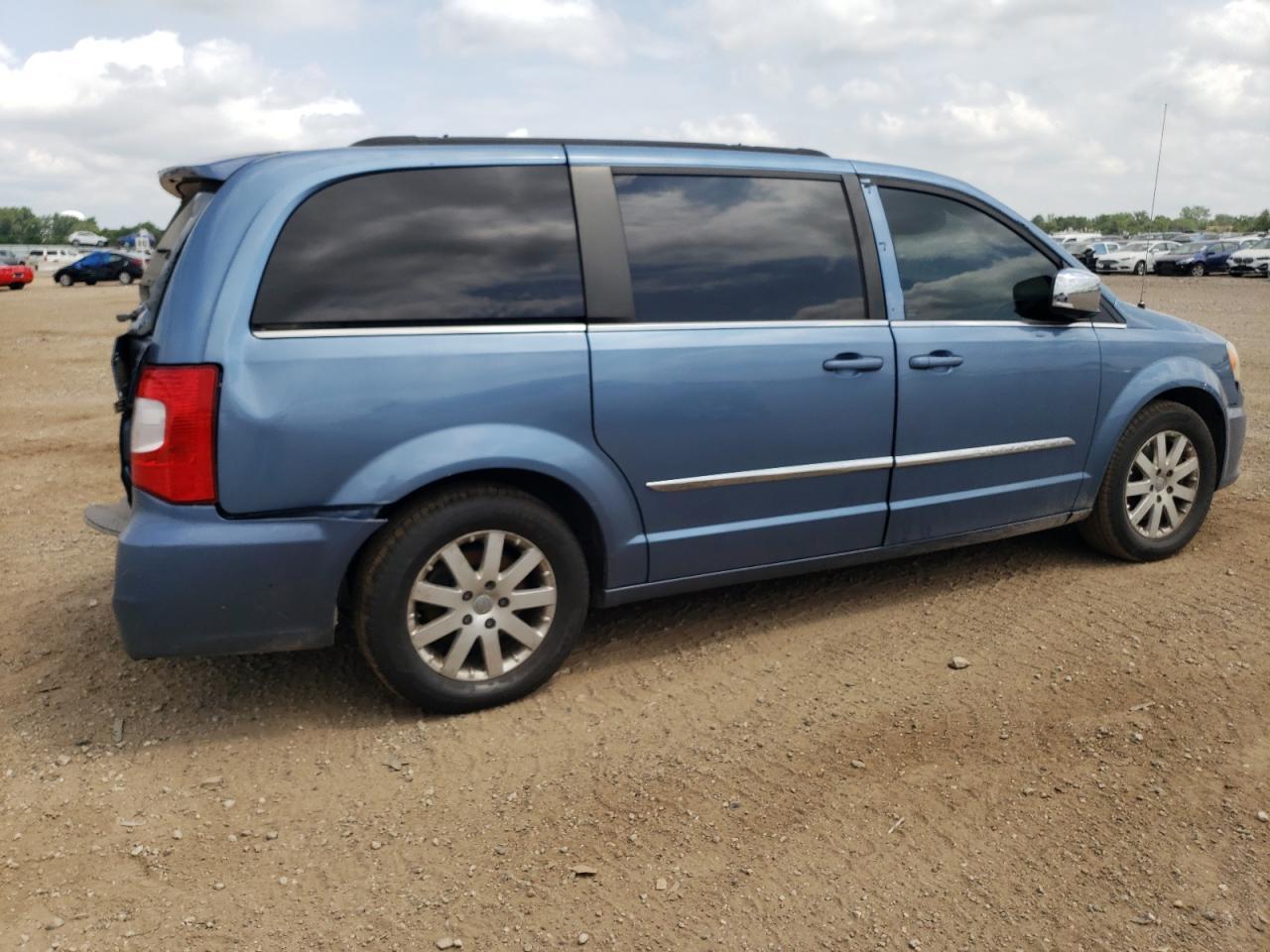 2012 Chrysler Town & Country Touring L - Фото 3