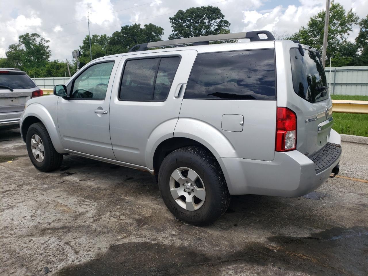 2011 Nissan Pathfinder S - Фото 2