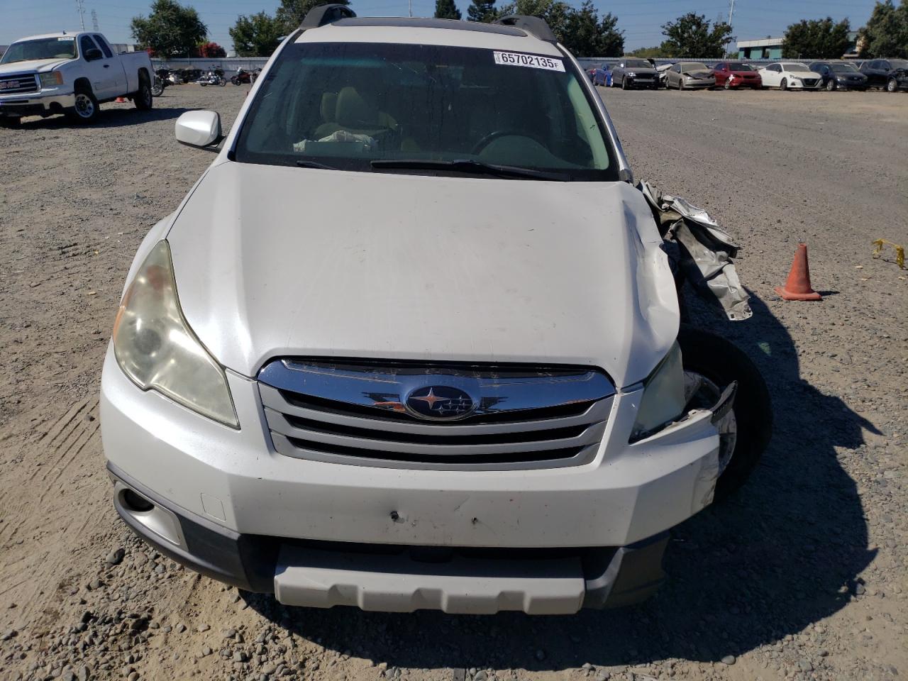 2011 Subaru Outback 2.5I Limited - Image 5