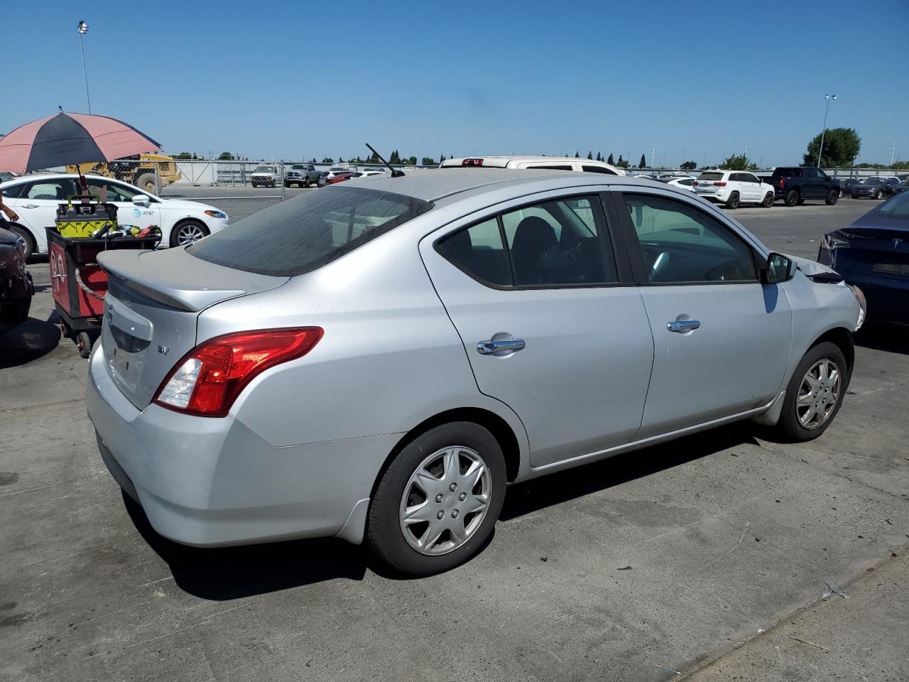 2018 Nissan Versa S - Фото 3