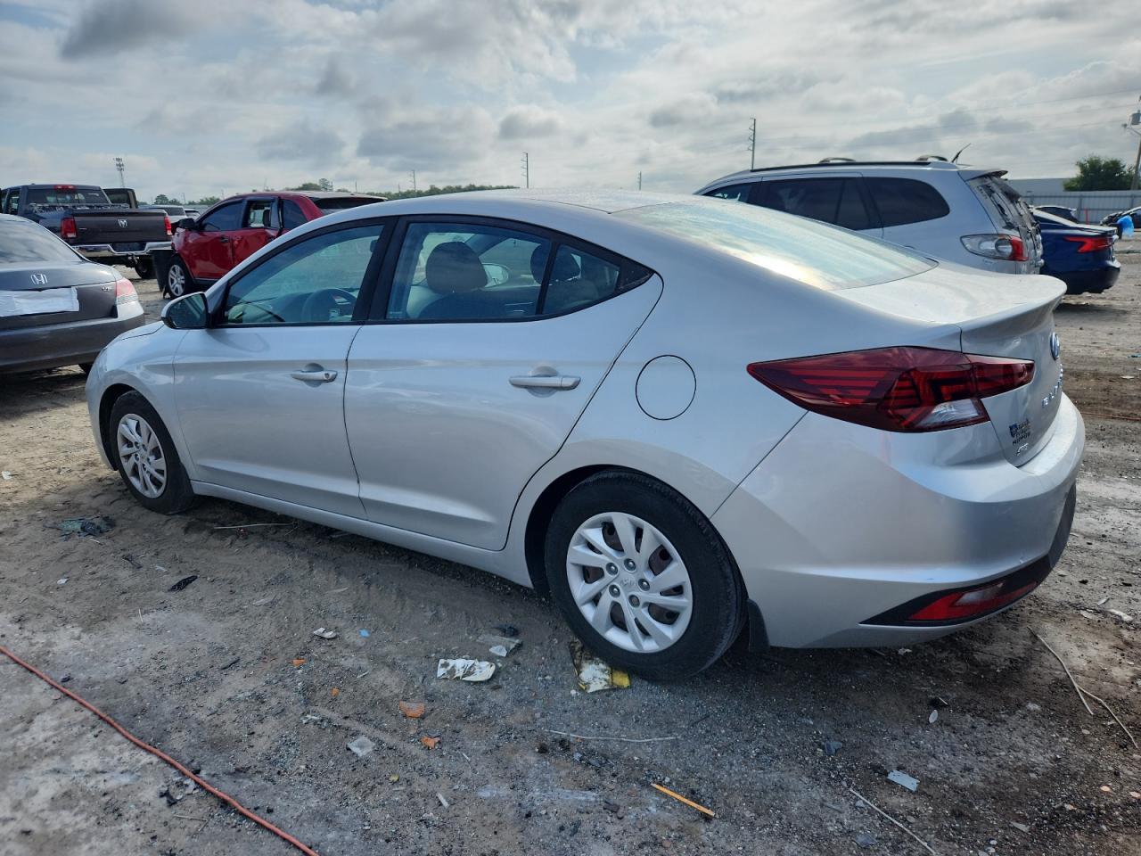 2020 Hyundai Elantra Se - Фото 2