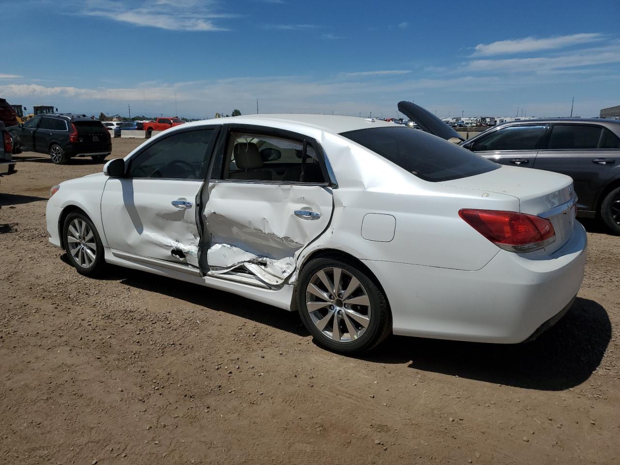 2011 Toyota Avalon Base - Фото 2