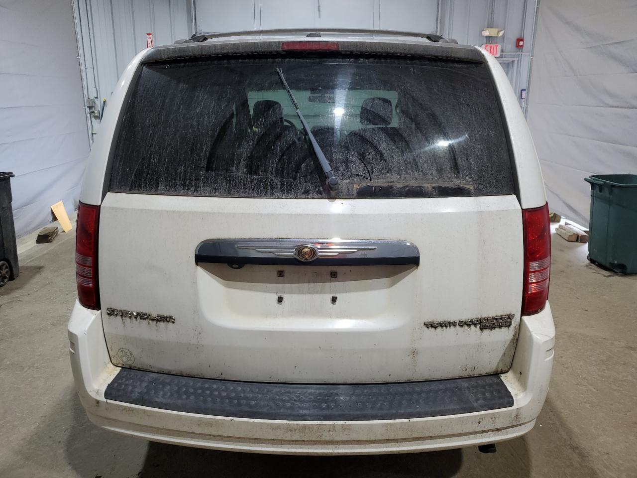 2010 Chrysler Town & Country Touring - Фото 6