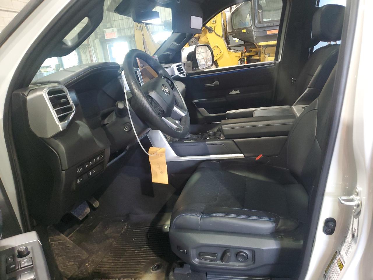2023 Toyota Sequoia Sr5 - Image 7