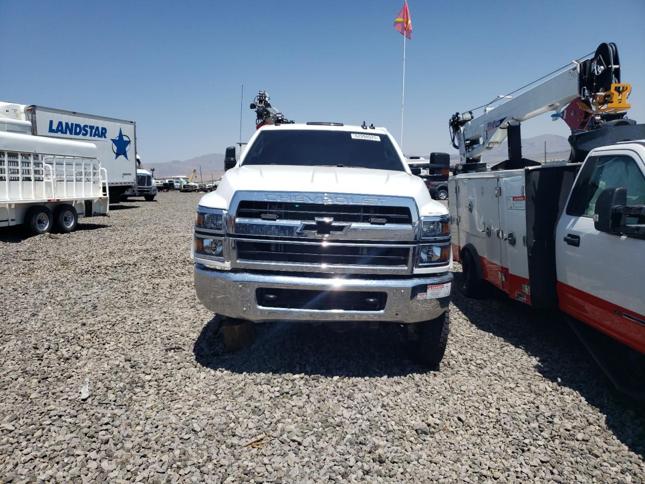 2022 Chevrolet Silverado Medium Duty - Фото 5