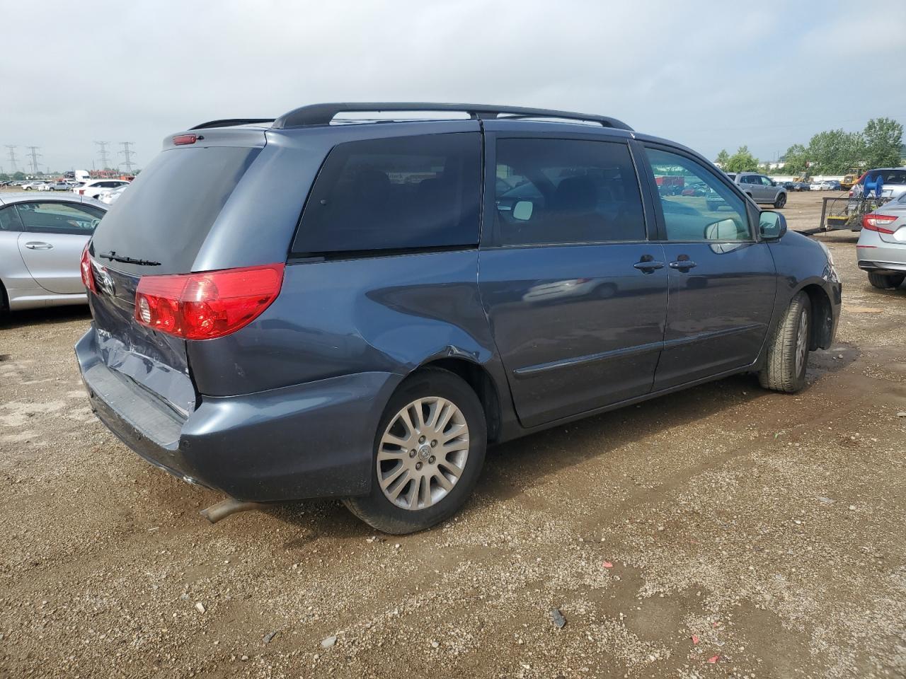 2007 Toyota Sienna Xle - Image 3