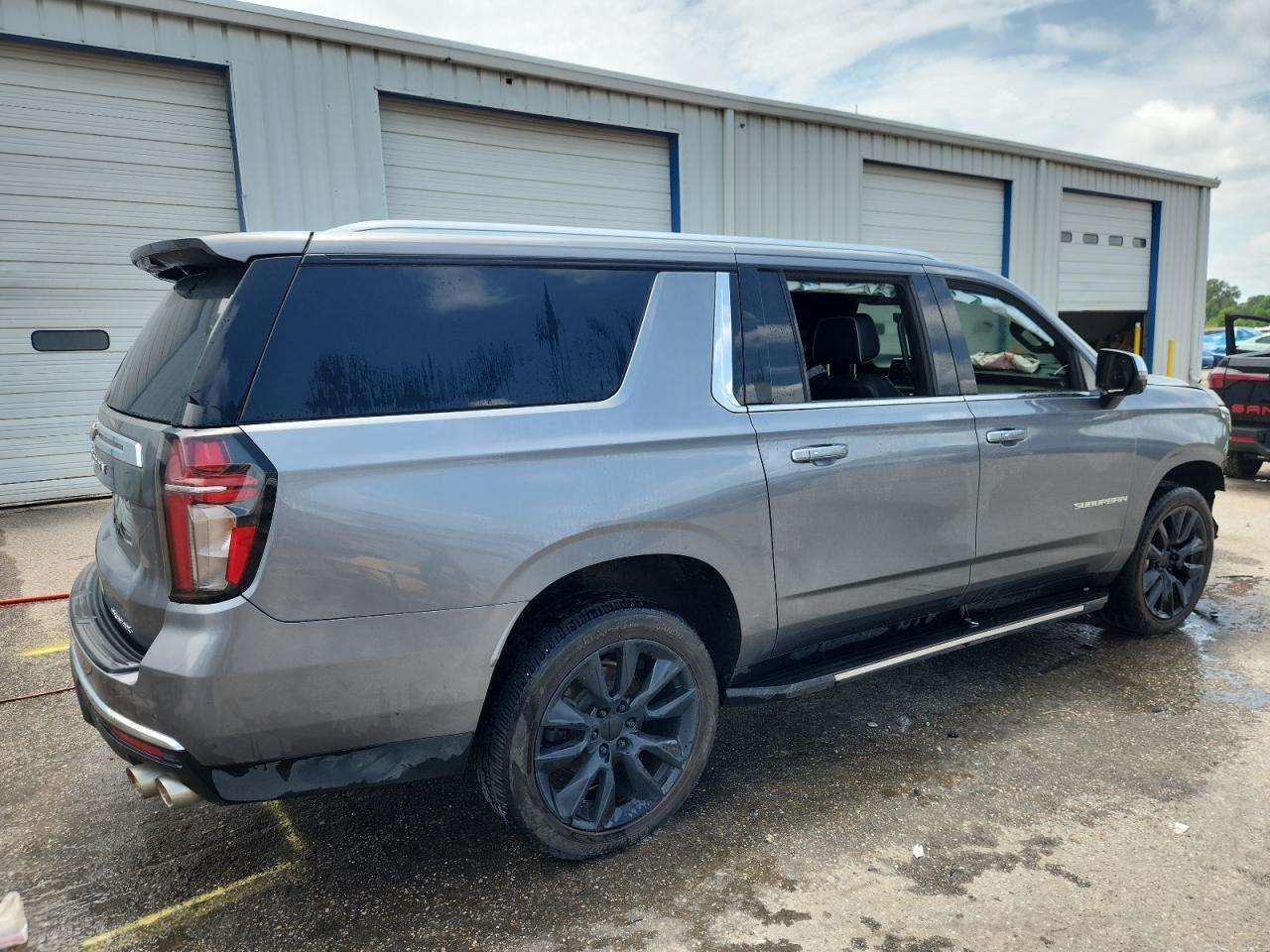 2021 Chevrolet Suburban C1500 Premier - Фото 3