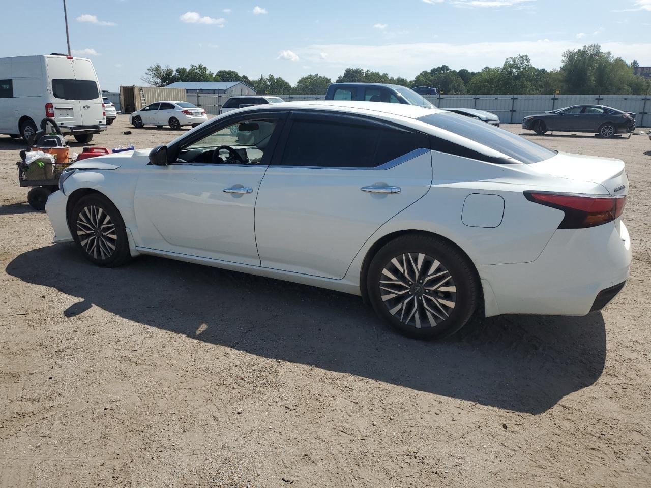 2024 Nissan Altima Sv - Image 2