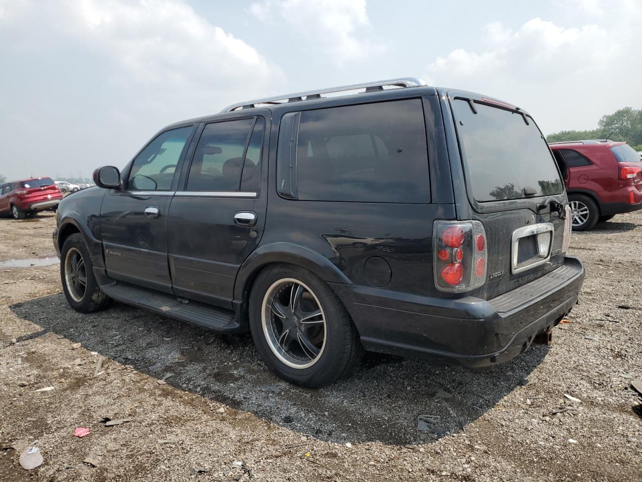 2001 Lincoln Navigator - Image 2