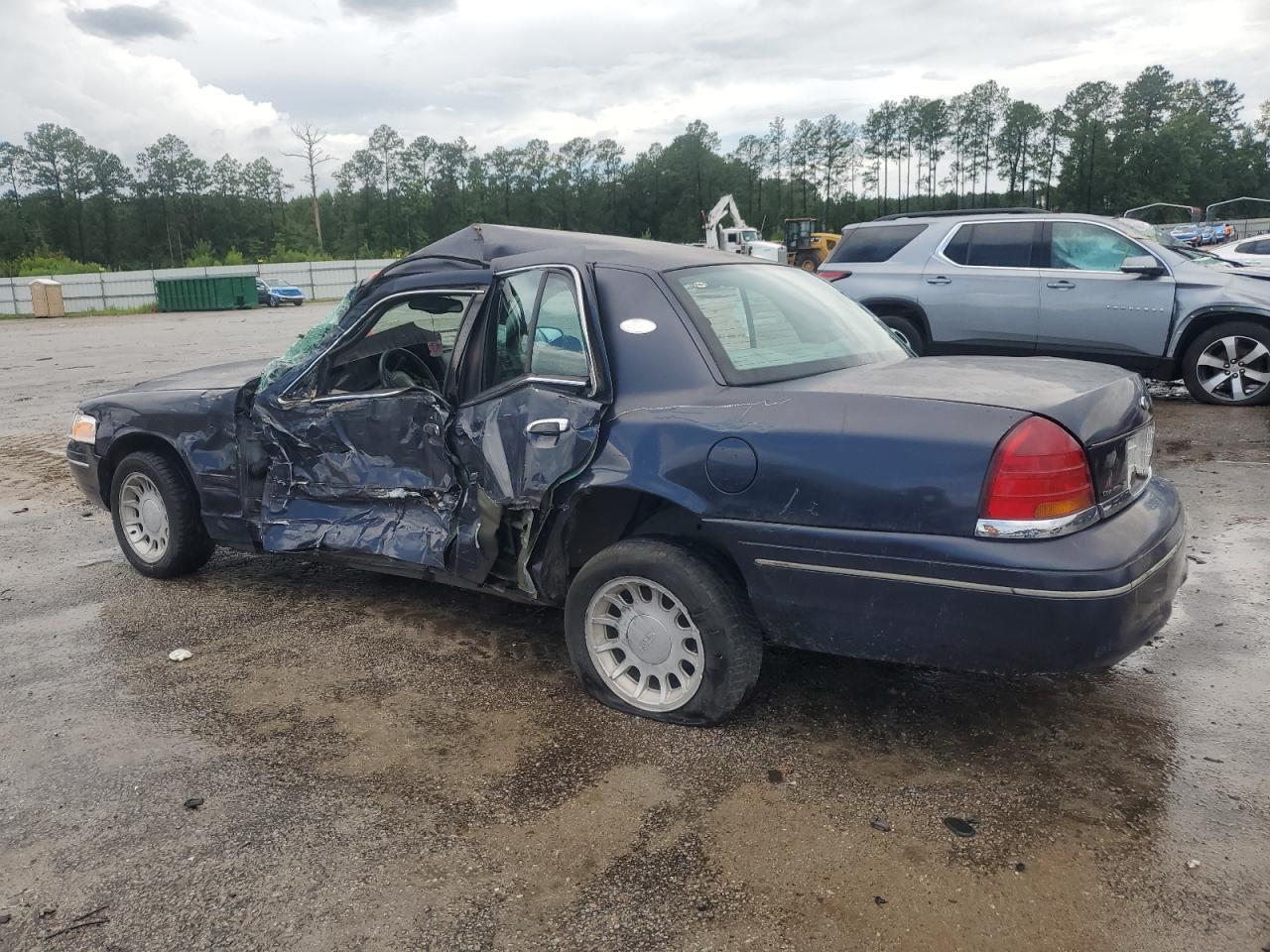 2001 Ford Crown Victoria Lx - Image 2