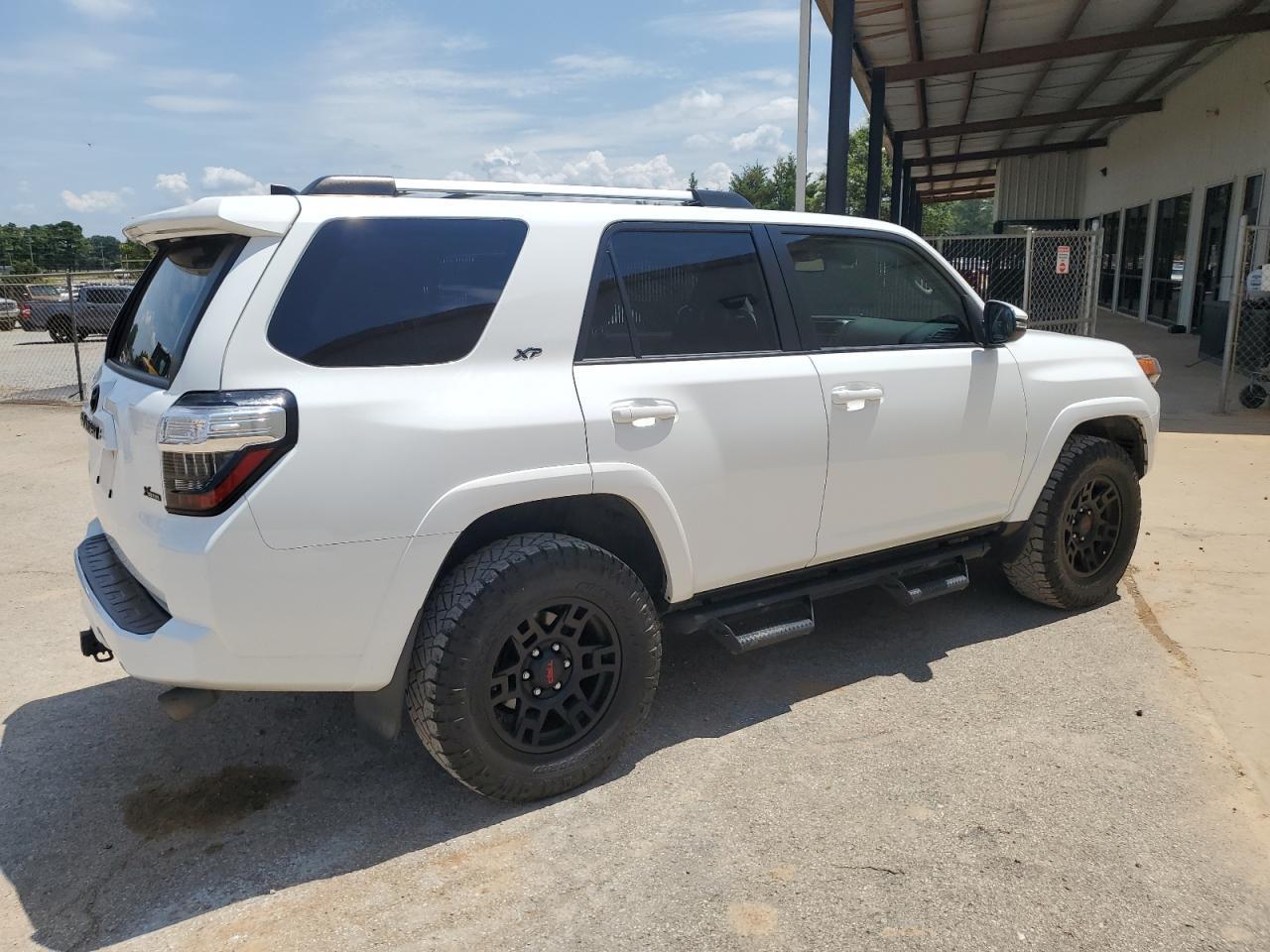 2022 Toyota 4Runner Sr5/Sr5 Premium - Image 3