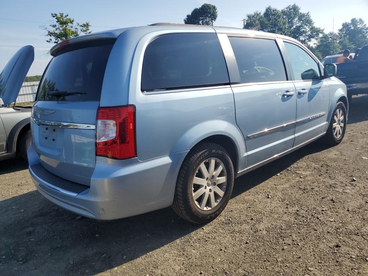 2013 Chrysler Town & Country Touring - Фото 3