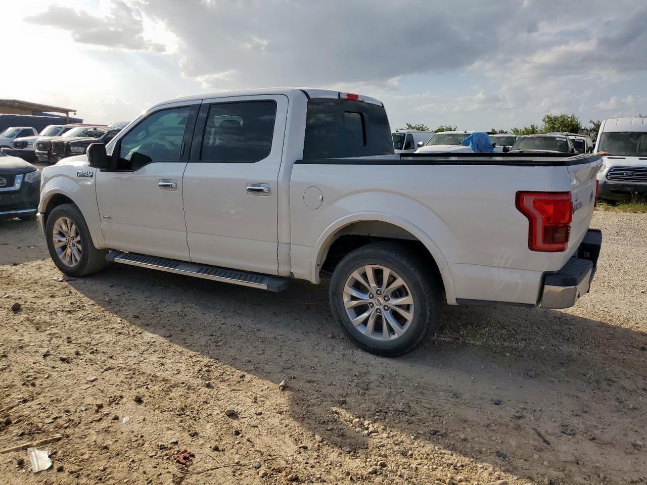 2015 Ford F150 Supercrew - Фото 2