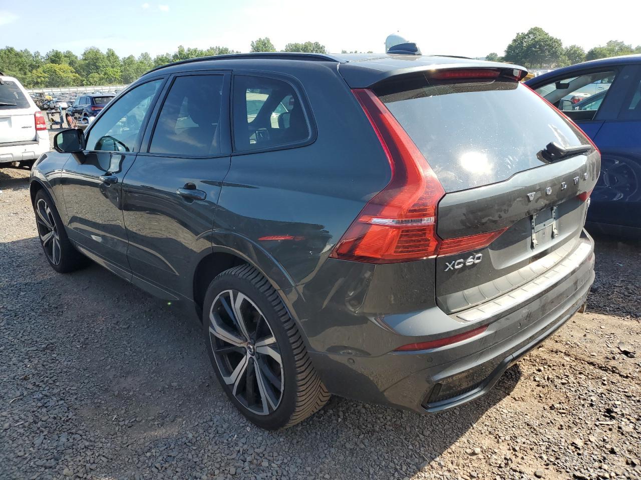 2022 Volvo Xc60 B6 R-Design - Image 2