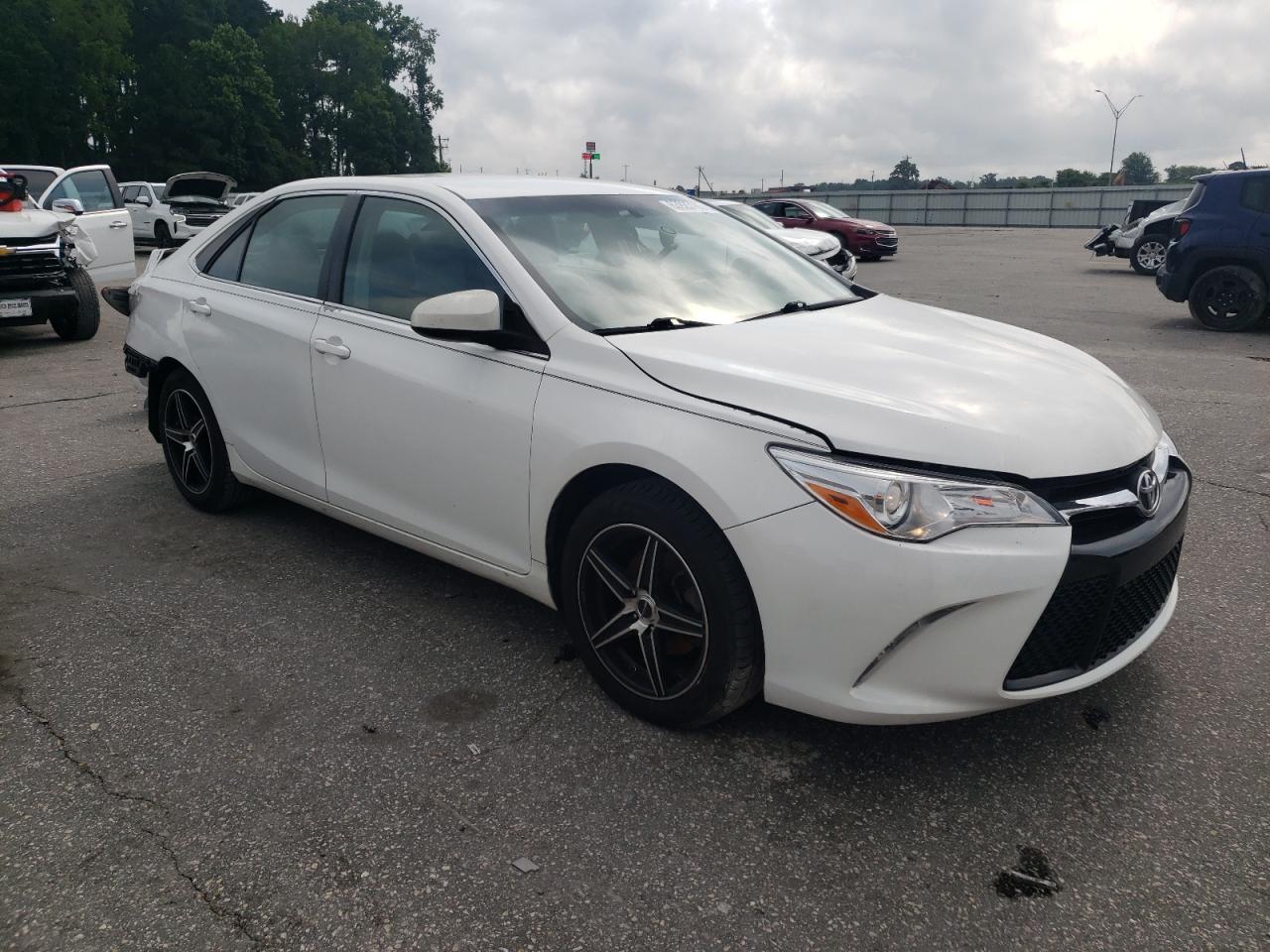 2016 Toyota Camry Le - Фото 4