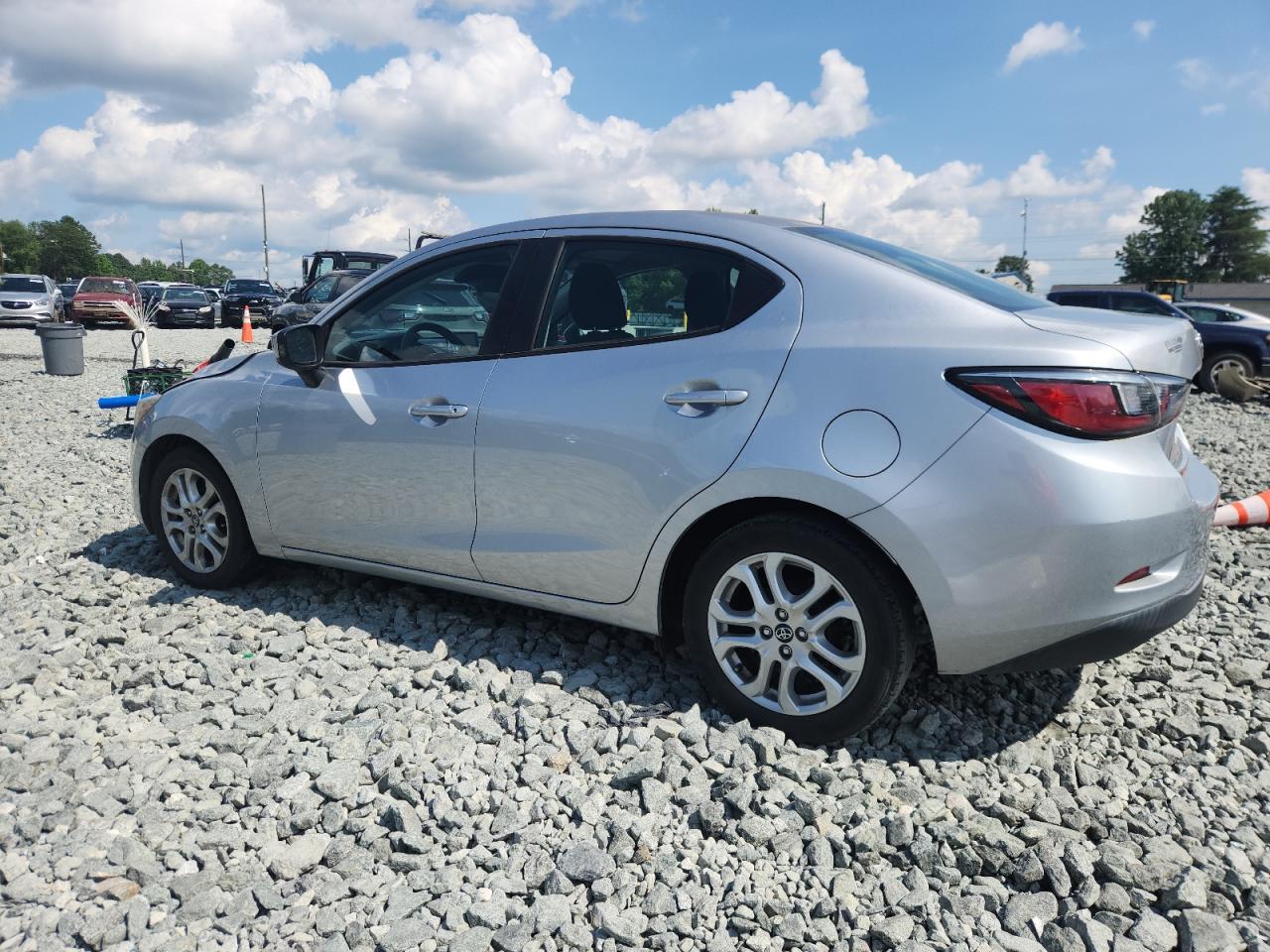 2018 Toyota Yaris Ia - Фото 2