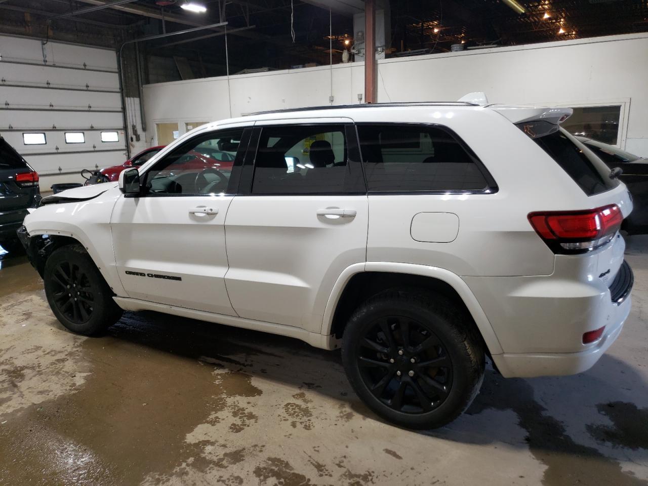 2018 Jeep Grand Cherokee Laredo - Image 2