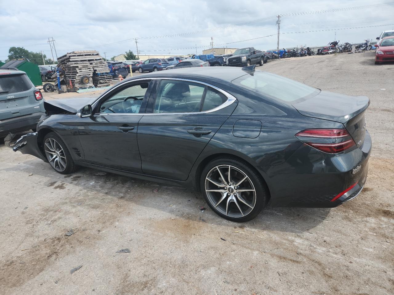 2023 Genesis G70 2.0T - Фото 2