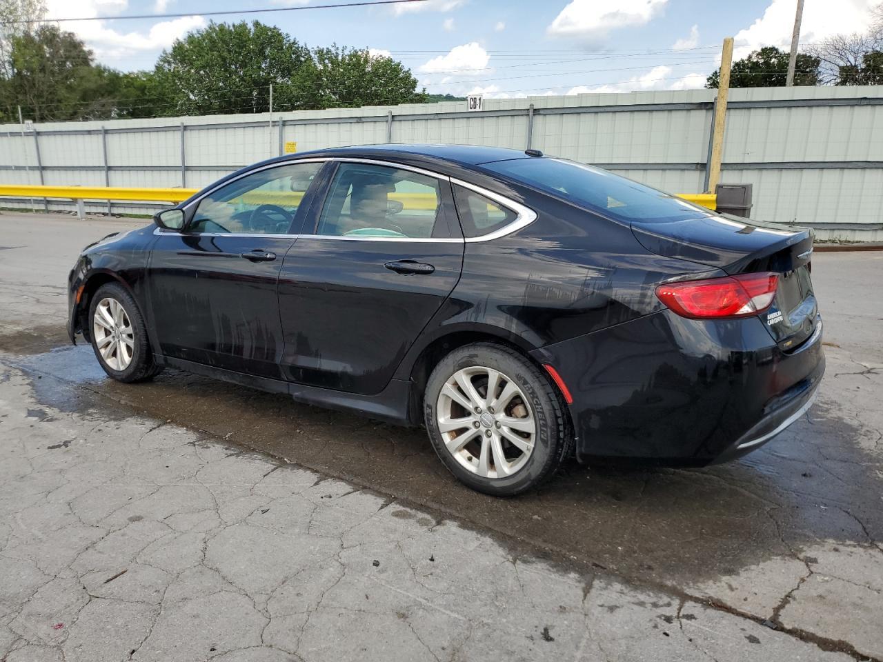 2015 Chrysler 200 Limited - Фото 2