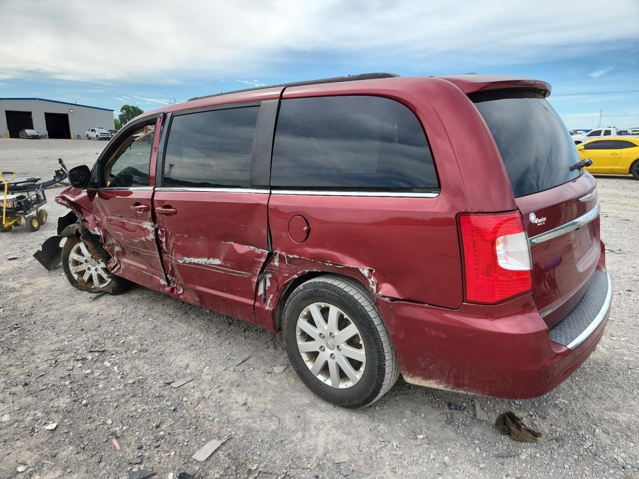 2015 Chrysler Town & Country Touring - Фото 2