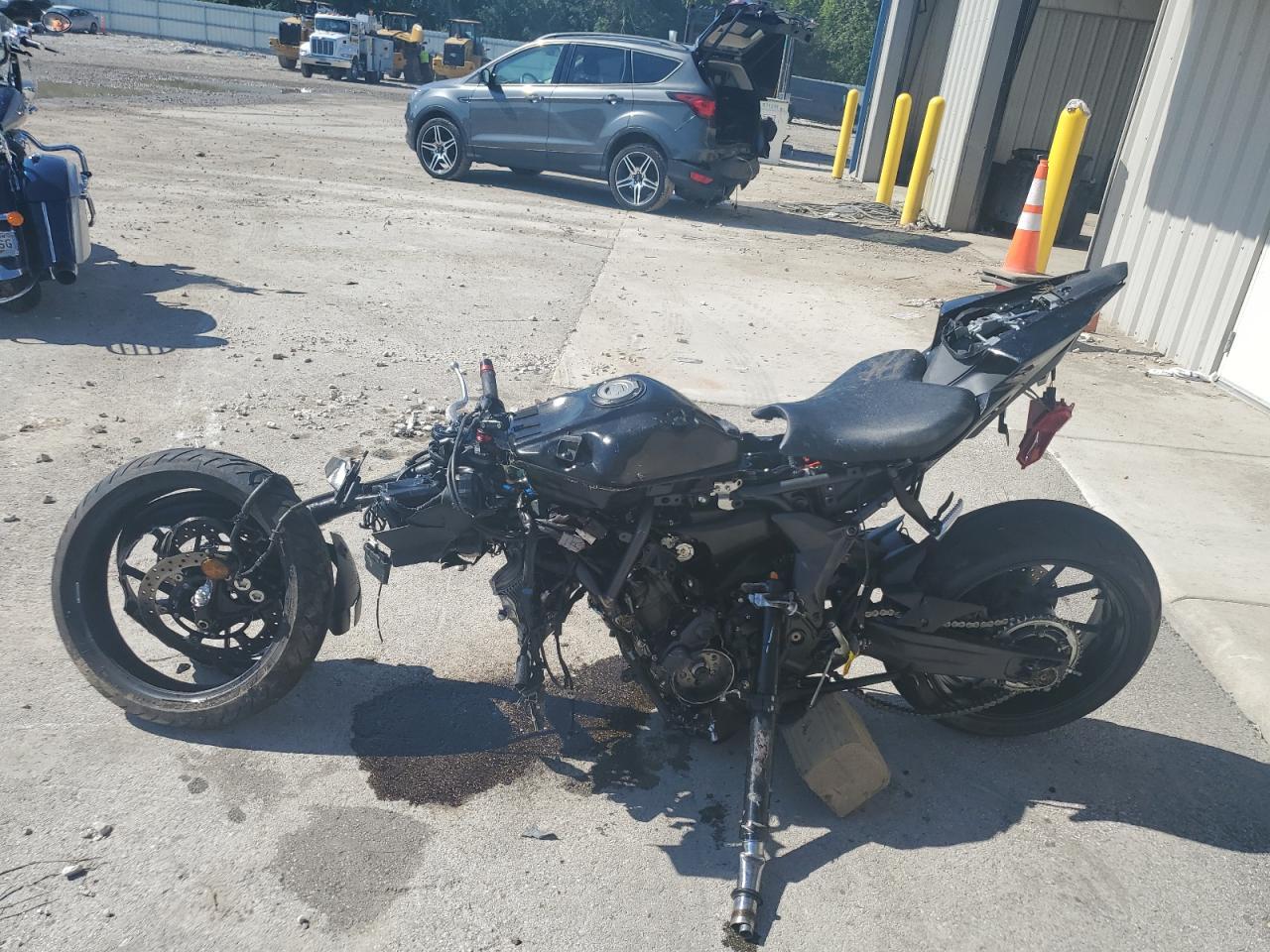 2024 Yamaha Yzfr7 - Image 3