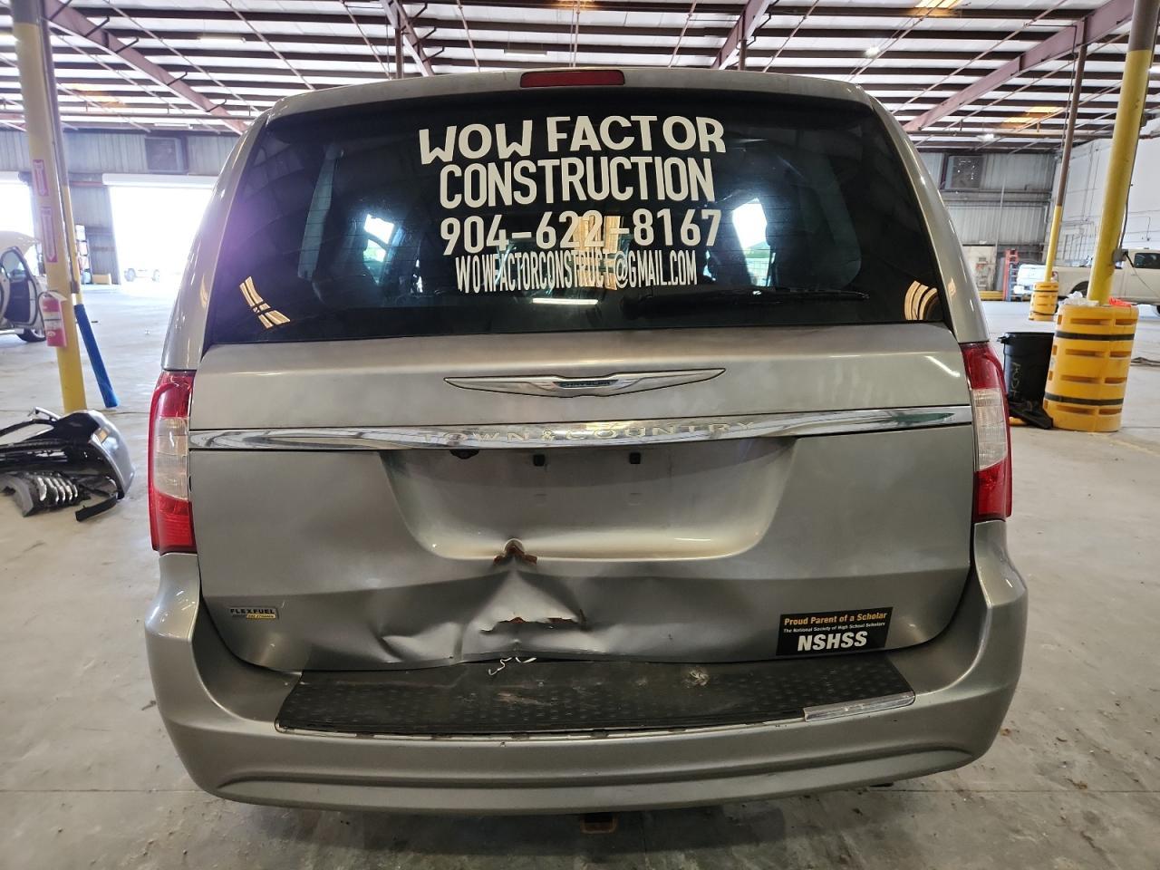 2016 Chrysler Town & Country Touring - Image 6