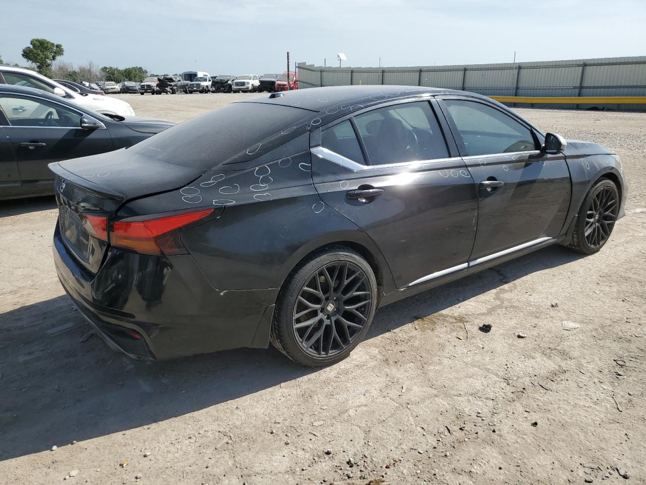 2019 Nissan Altima Sr - Image 3