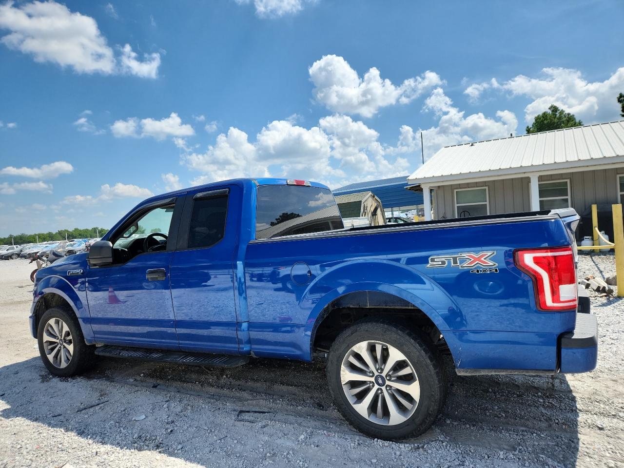2017 Ford F150 Super Cab - Фото 2