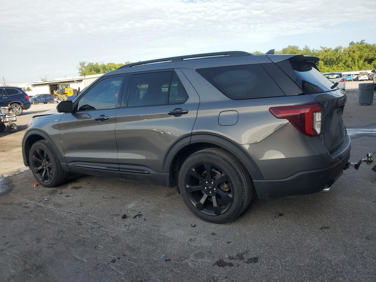 2023 Ford Explorer St-Line - Image 2