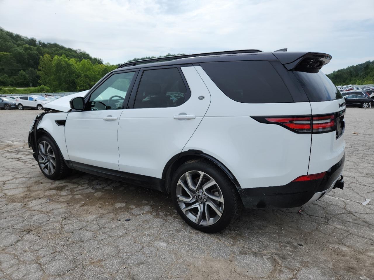 2020 Land Rover Discovery Landmark - Image 2
