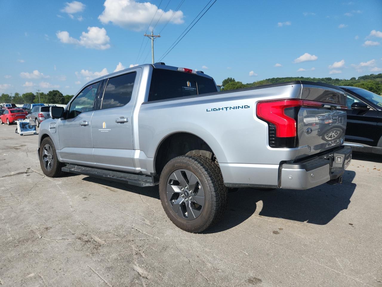 2022 Ford F150 Lightning Pro - Фото 2