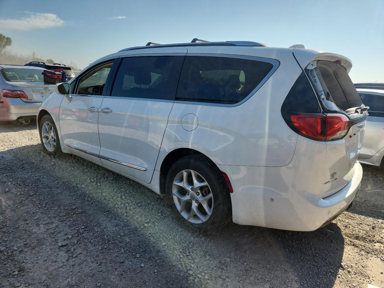 2017 Chrysler Pacifica Touring L Plus - Фото 2