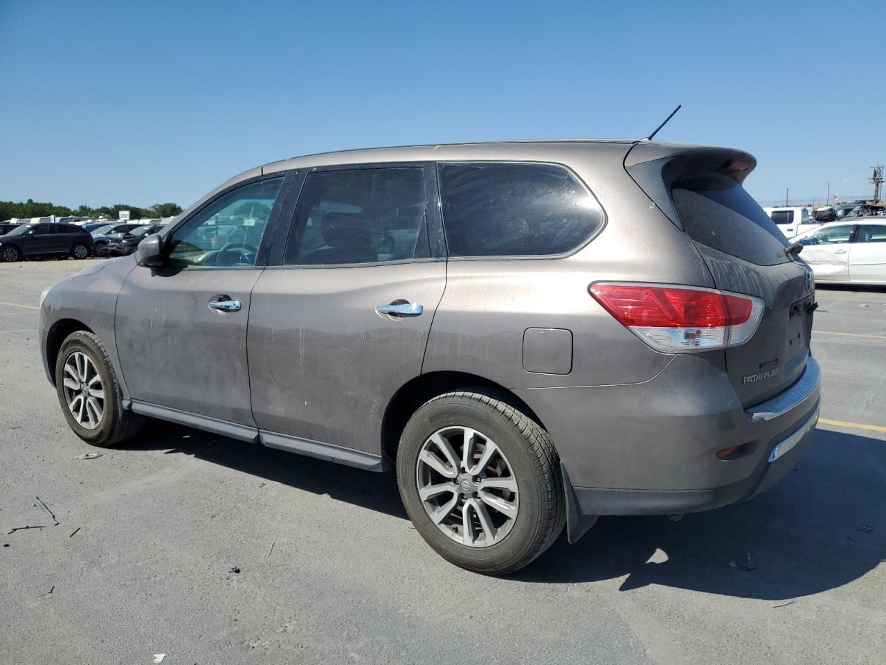 2013 Nissan Pathfinder S - Фото 2