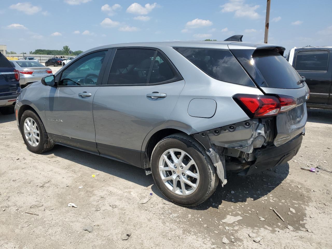 2023 Chevrolet Equinox Ls - Фото 2