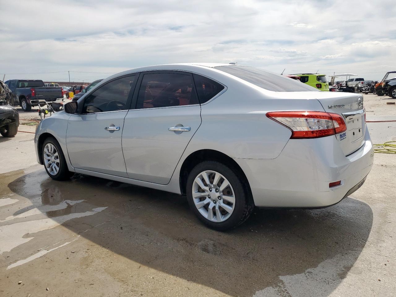 2015 Nissan Sentra S - Фото 2