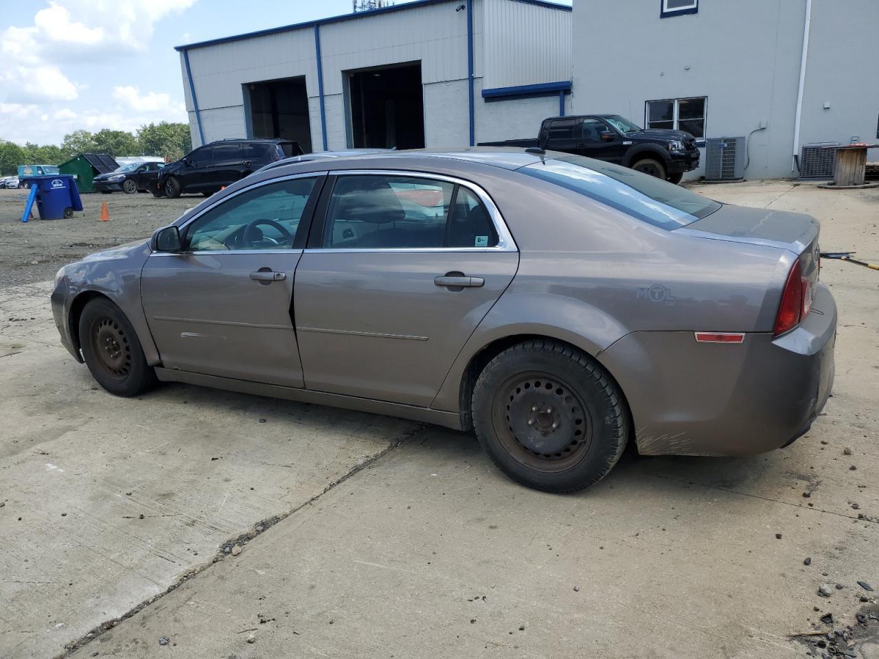 2010 Chevrolet Malibu Ls - Фото 2