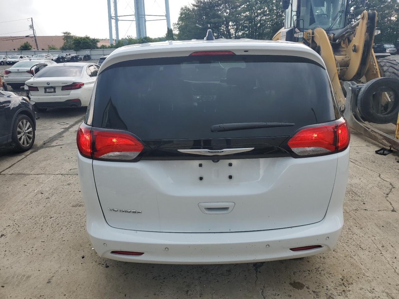 2022 Chrysler Voyager Lx - Фото 6