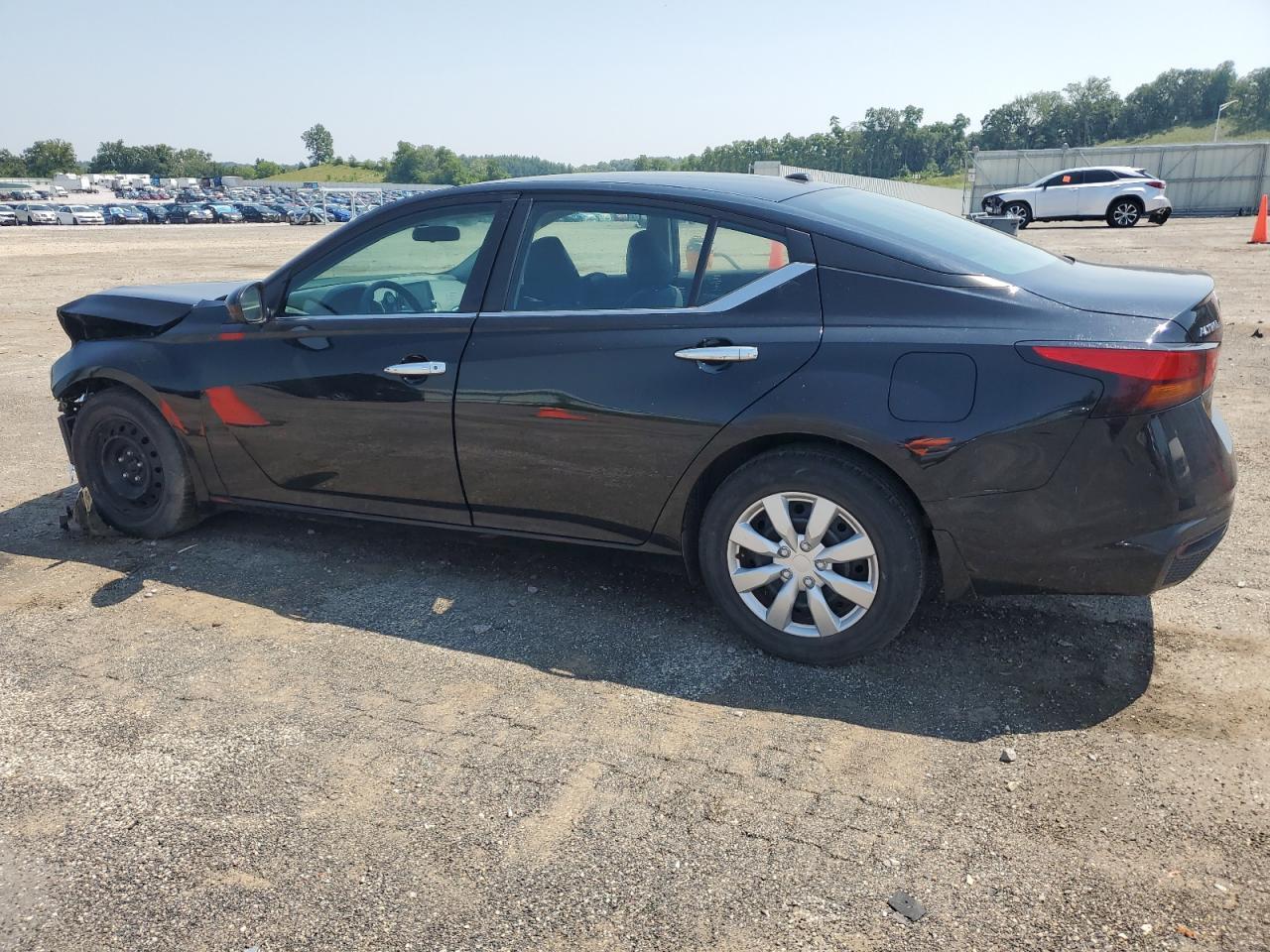 2019 Nissan Altima S - Фото 2